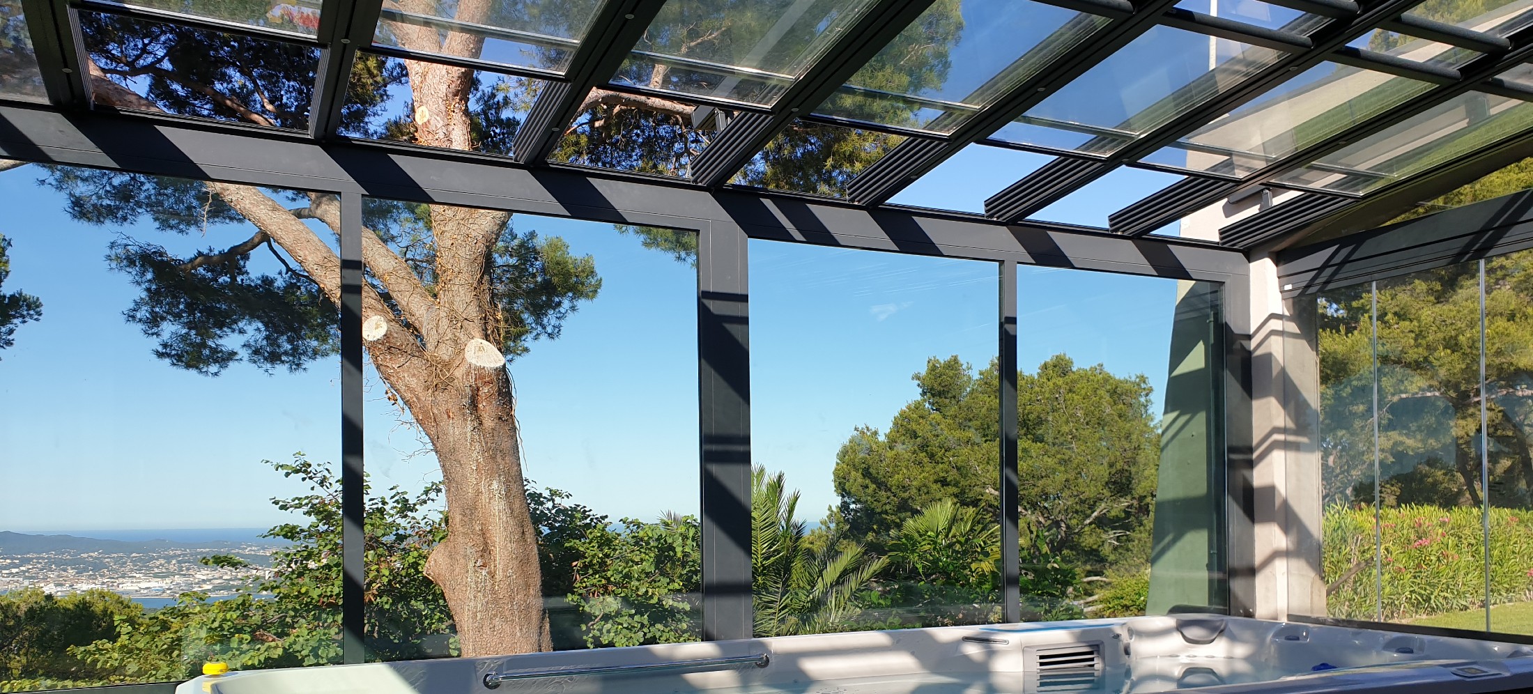 découvrez les toits coulissants, une solution innovante pour optimiser votre espace intérieur et extérieur. profitez d'une lumière naturelle et d'une ventilation optimale tout en ajoutant une touche moderne à votre habitat. parfait pour les terrasses, vérandas et extensions, le toit coulissant allie esthétique et praticité. transformez votre espace de vie dès aujourd'hui!