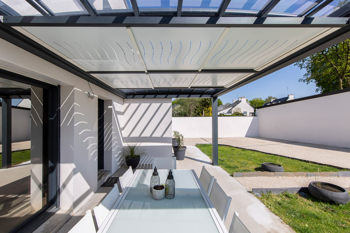découvrez les avantages du toit coulissant, une solution innovante pour maximiser l'espace et profiter de la lumière naturelle. idéal pour les terrasses et les jardins, ce dispositif offre une flexibilité unique tout en ajoutant du style à votre extérieur.