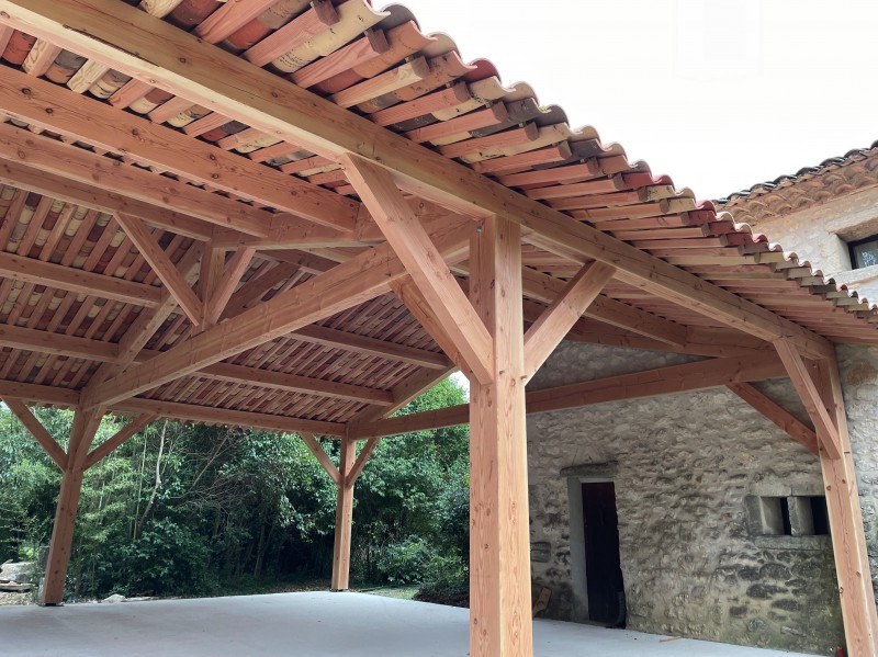 découvrez l'élégance et le confort d'un toit d'été, parfait pour profiter des journées ensoleillées. transformez votre espace extérieur en un véritable havre de paix avec des solutions adaptées à vos besoins, alliant esthétique et praticité.