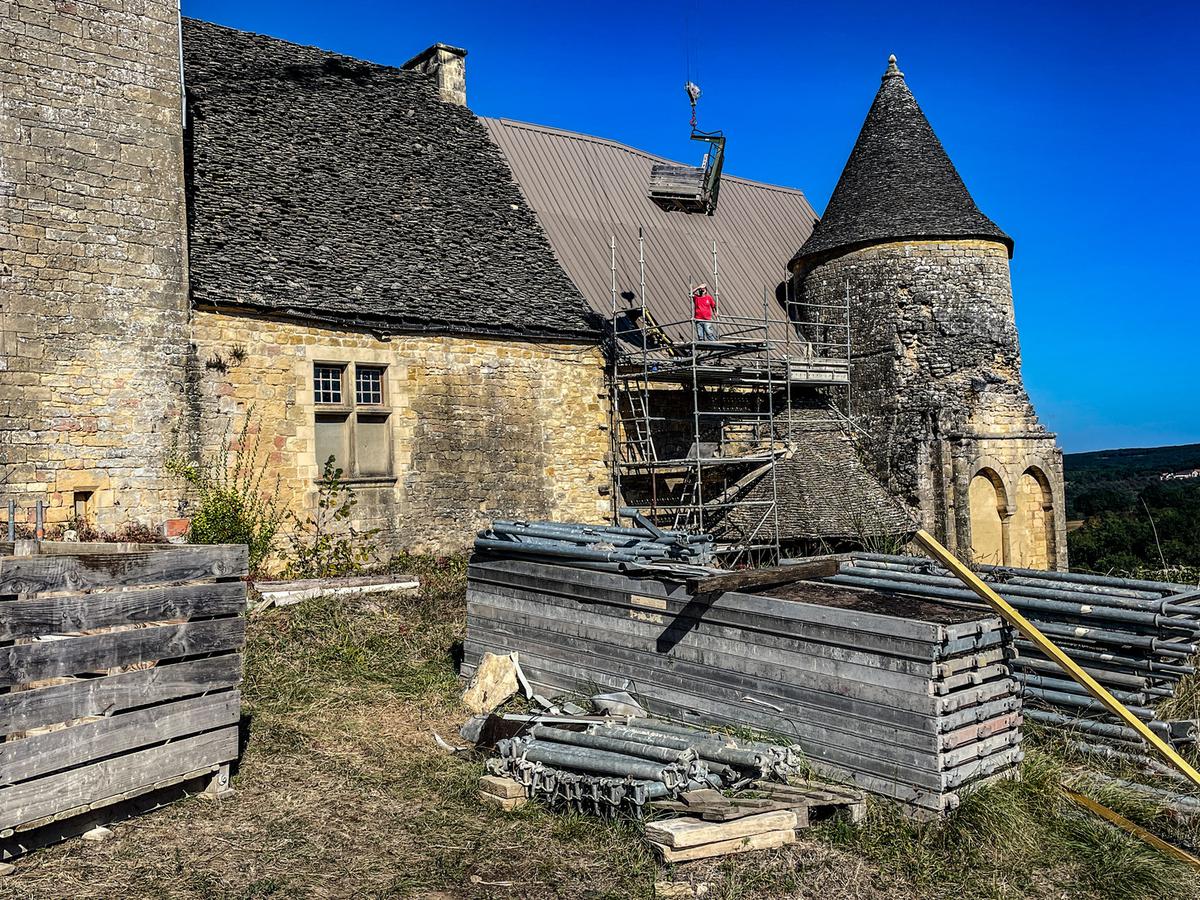 découvrez le charme authentique du toit du périgord, un véritable trésor architectural au cœur de cette région historique. explorez ses paysages pittoresques, ses maisons en pierre et son patrimoine riche, offrant une expérience inoubliable aux visiteurs.