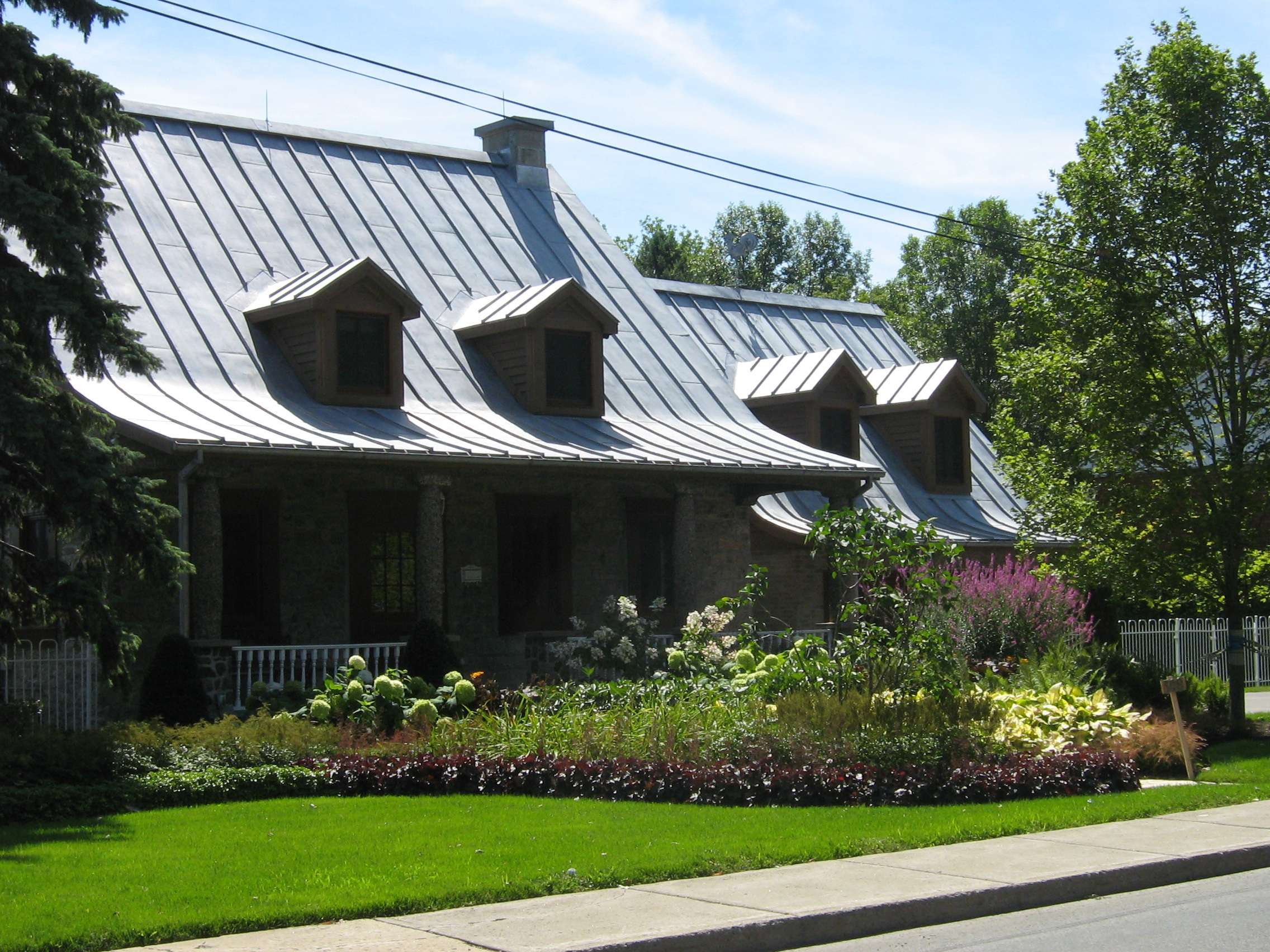 découvrez les avantages du toit en tôle : une solution durable, légère et économique pour protéger votre habitat. apprenez-en davantage sur ses caractéristiques, son installation et son entretien.