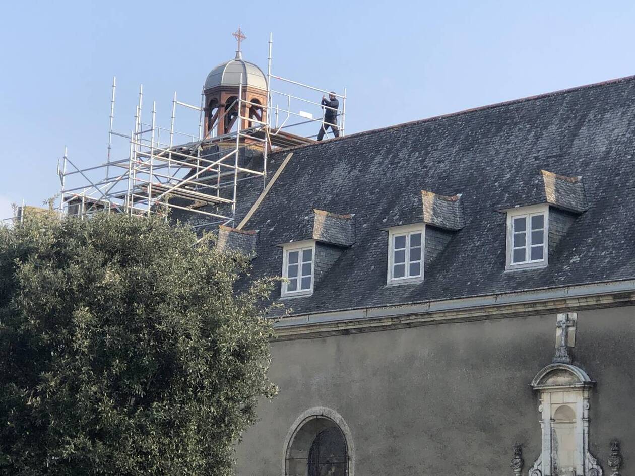 découvrez l'univers de 'toit éternel', où l'architecture durable et la beauté intemporelle se rencontrent pour créer des espaces de vie uniques. inspirez-vous des matériaux nobles et des designs innovants qui redéfinissent votre art de vivre. embrassez l'harmonie entre confort et nature avec nos solutions de toiture écologique.