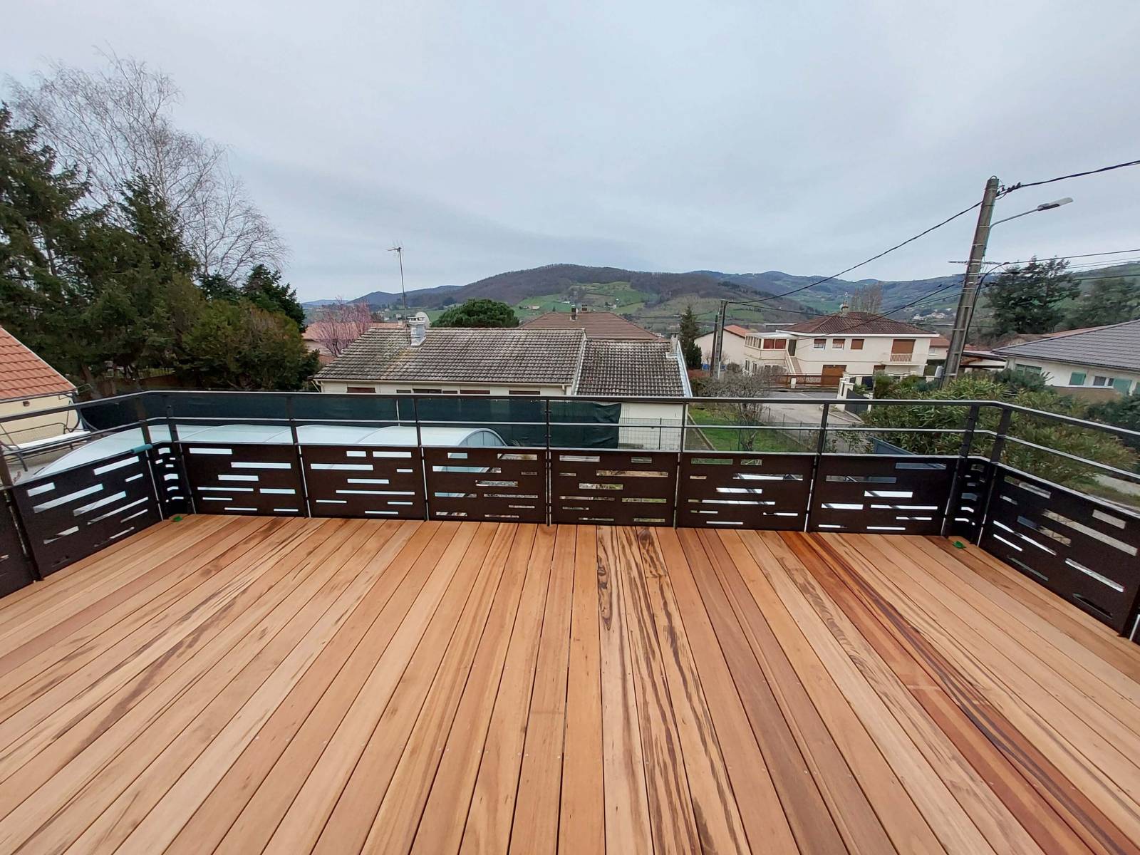 découvrez le toit exotique, un concept innovant alliant esthétique tropicale et fonctionnalité. transformez votre espace extérieur en un véritable havre de paix avec des matériaux durable et des designs uniques qui évoquent des destinations lointaines.