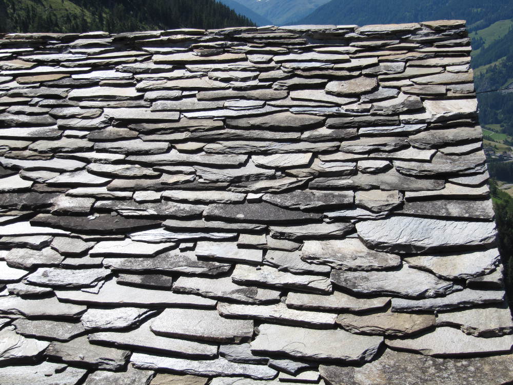 découvrez l'art du toit en lauze, une technique de couverture traditionnelle mettant en valeur l'esthétique rustique et l'authenticité des paysages. explorez les avantages, l'entretien et l'héritage culturel de cette méthode durable qui traverse les âges.