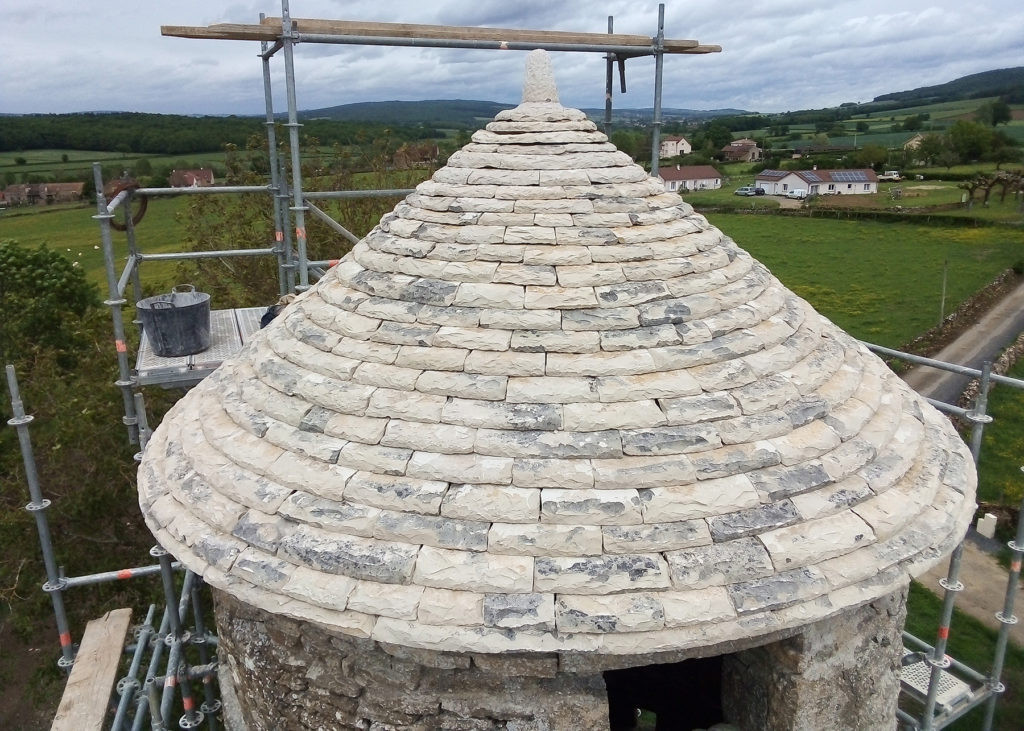 découvrez comment nettoyer efficacement votre toit avec nos conseils pratiques et techniques. un toit propre améliore l'apparence de votre maison et prolonge sa durée de vie.