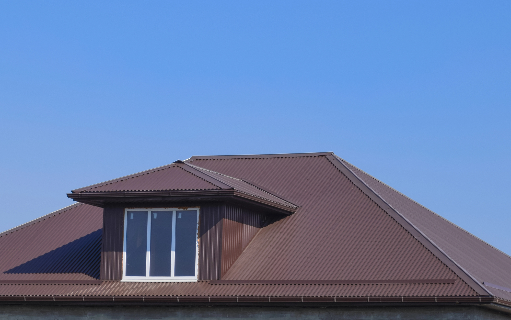 découvrez les avantages du toit mansardé, une solution esthétique et fonctionnelle alliant charme et praticité. apprenez comment ce type de toiture optimise l'espace sous les combles tout en offrant une excellente isolation et une belle luminosité.