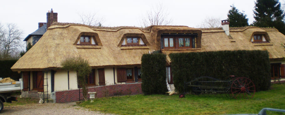 découvrez l'authenticité et le charme du toit normand, un élément emblématique de l'architecture normande. apprenez-en plus sur ses caractéristiques distinctives, son histoire et son impact sur le paysage culturel de la région.