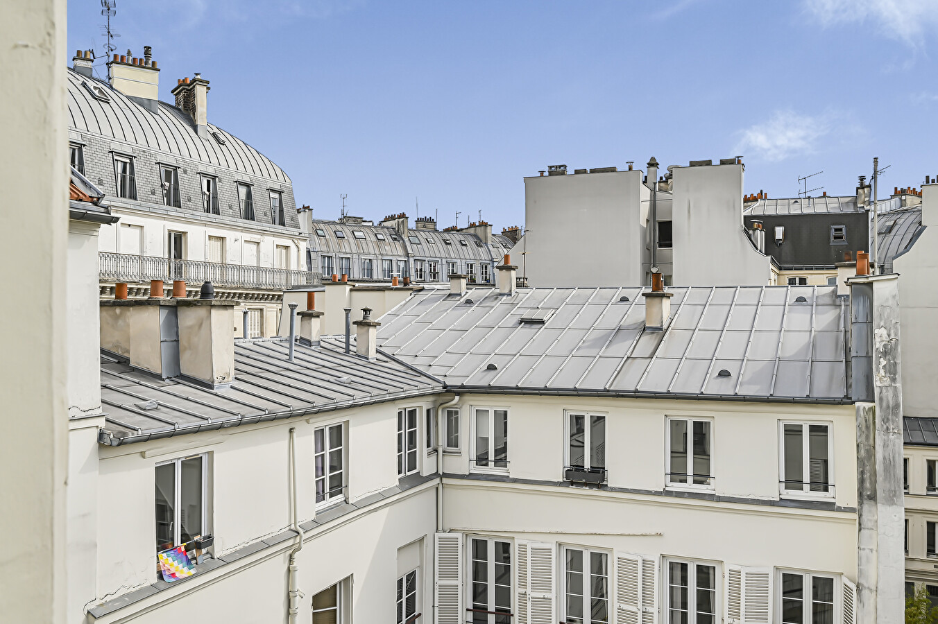 découvrez les toits du 14ème arrondissement de paris, un mélange fascinant d'architecture emblématique et de vues imprenables. que vous cherchiez des activités, des restaurants ou des lieux uniques à explorer, le toit parisien du 14 offre une expérience inoubliable au cœur de la capitale française.