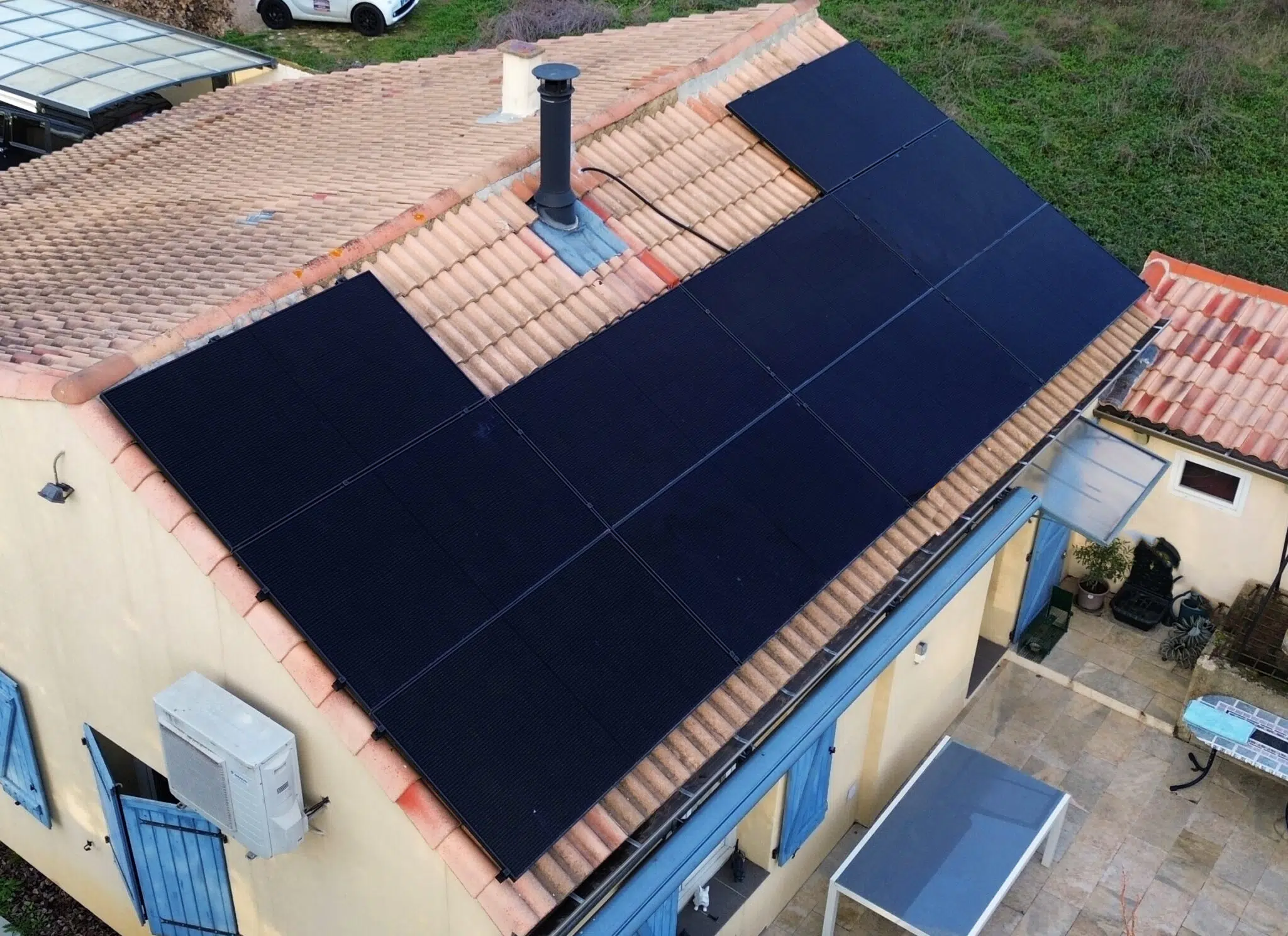 découvrez nos conseils d'achat pour un toit photovoltaïque : choisissez le système solaire adapté à vos besoins, maximisez vos économies d'énergie et profitez d'un investissement durable et rentable.