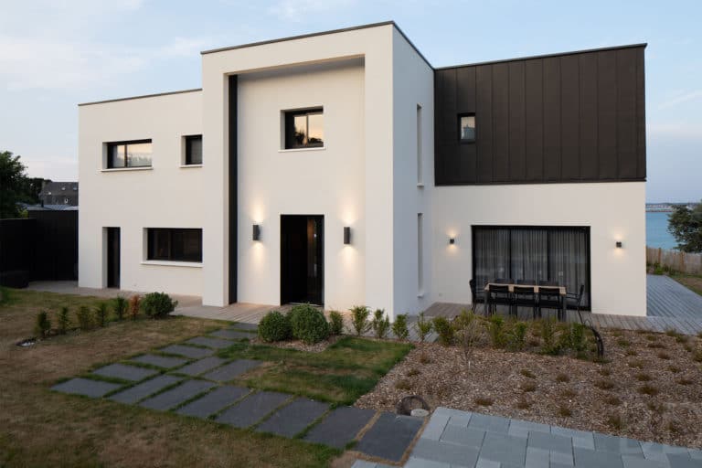 découvrez tout ce qu'il faut savoir sur les toits plats : avantages, inconvénients, matériaux, et conseils d'entretien. optimisez l'esthétique et l'efficacité énergétique de votre maison avec un toit plat.