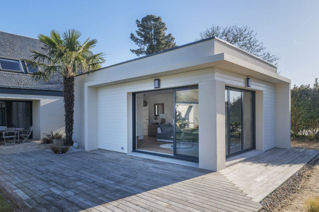 découvrez tout ce qu'il faut savoir sur le toit plat : avantages, inconvénients, matériaux, et conseils d'entretien pour optimiser la durabilité et l'esthétique de votre espace extérieur.