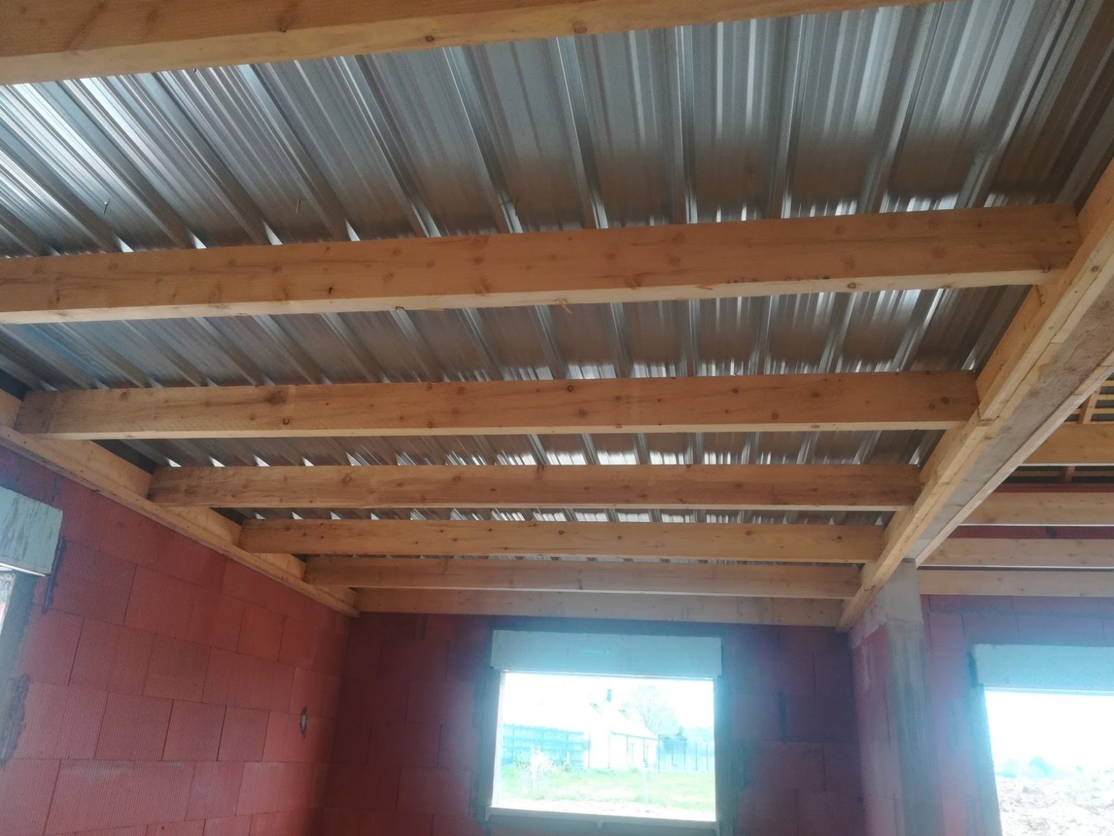 découvrez les avantages du toit plat en bac acier : esthétique moderne, durabilité exceptionnelle et facilité d'entretien. idéal pour vos projets de construction et de rénovation, ce revêtement allie performance et design.