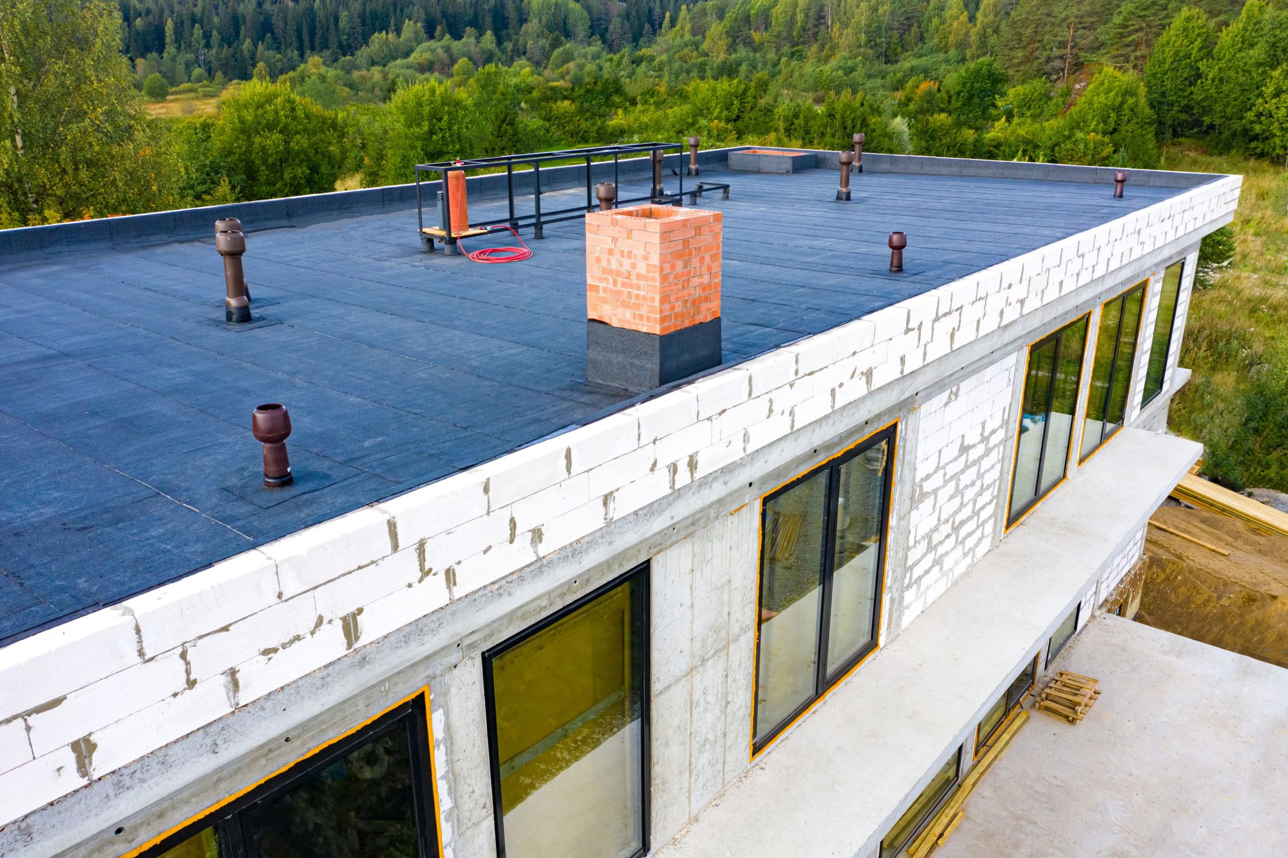 découvrez les avantages du toit plat en epdm, une solution durable et étanche pour vos projets de construction. idéal pour les bâtiments modernes, ce matériau garantit une excellente résistance aux intempéries et une longévité inégalée.