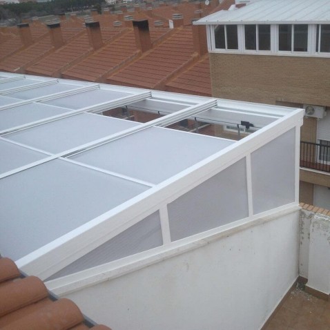 découvrez les avantages d'un toit en plexiglass pour votre espace extérieur. profitez d'une protection efficace contre les intempéries tout en laissant entrer la lumière naturelle. idéal pour les terrasses et les verandas, ce matériau allie esthétisme et durabilité.