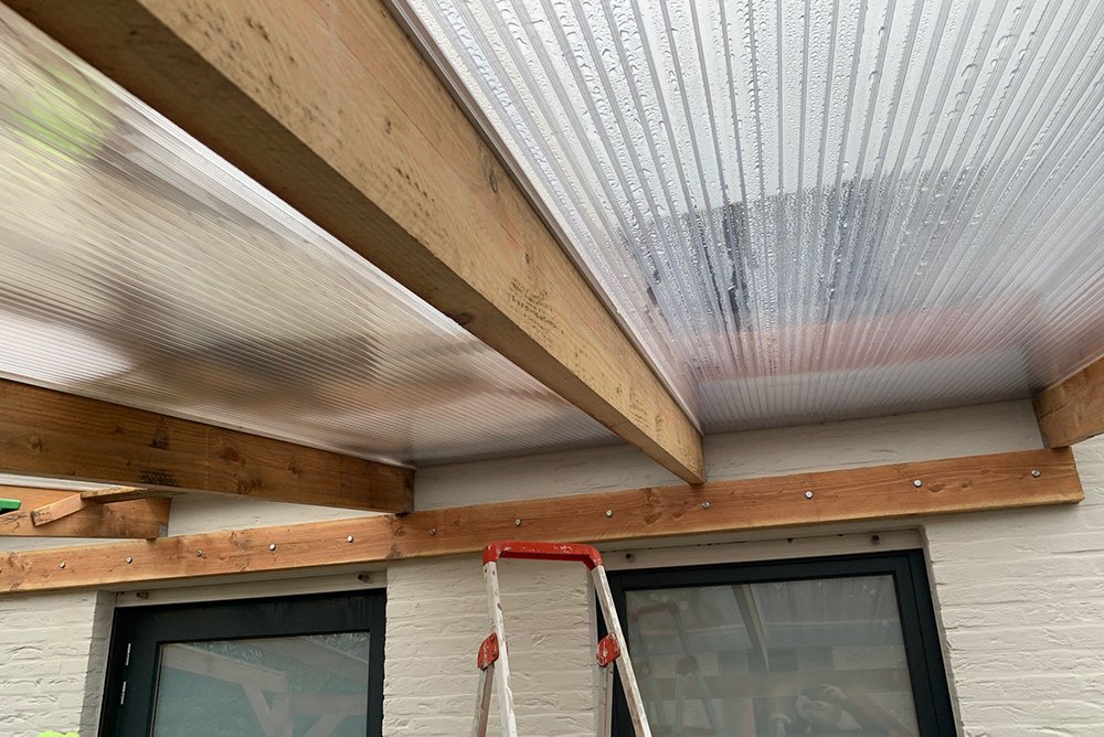 découvrez les avantages du toit en polycarbonate : une solution légère et durable pour protéger votre espace extérieur tout en laissant passer la lumière. idéal pour les vérandas, terrasses et abris, le polycarbonate allie esthétisme et fonctionnalité.