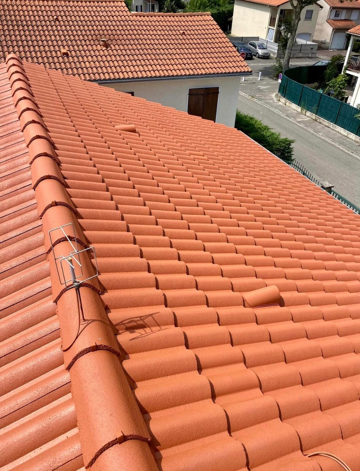 découvrez l'importance d'un toit propre pour la santé de votre maison. apprenez les meilleures techniques d'entretien et les services professionnels pour garantir un toit durable et esthétique. protégez votre investissement tout en améliorant l'attrait de votre propriété.