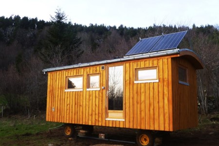 découvrez le toit roulotte, une solution innovante et pratique pour vos déplacements. profitez d'un espace de vie supplémentaire tout en voyageant, alliant confort et fonctionnalité. idéal pour les aventures en plein air, le toit roulotte est parfait pour les amateurs de camping et de road trips.