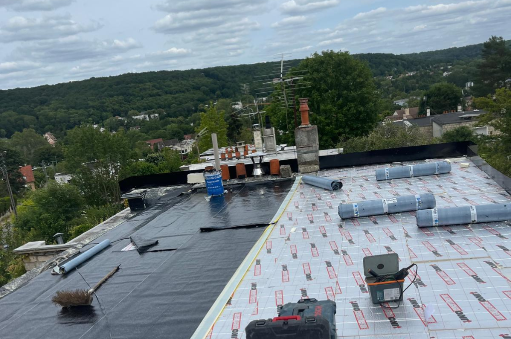 découvrez notre guide complet sur les toits-terrasses : avantages, aménagement, entretien et inspiration pour créer un espace extérieur unique et agréable en hauteur.