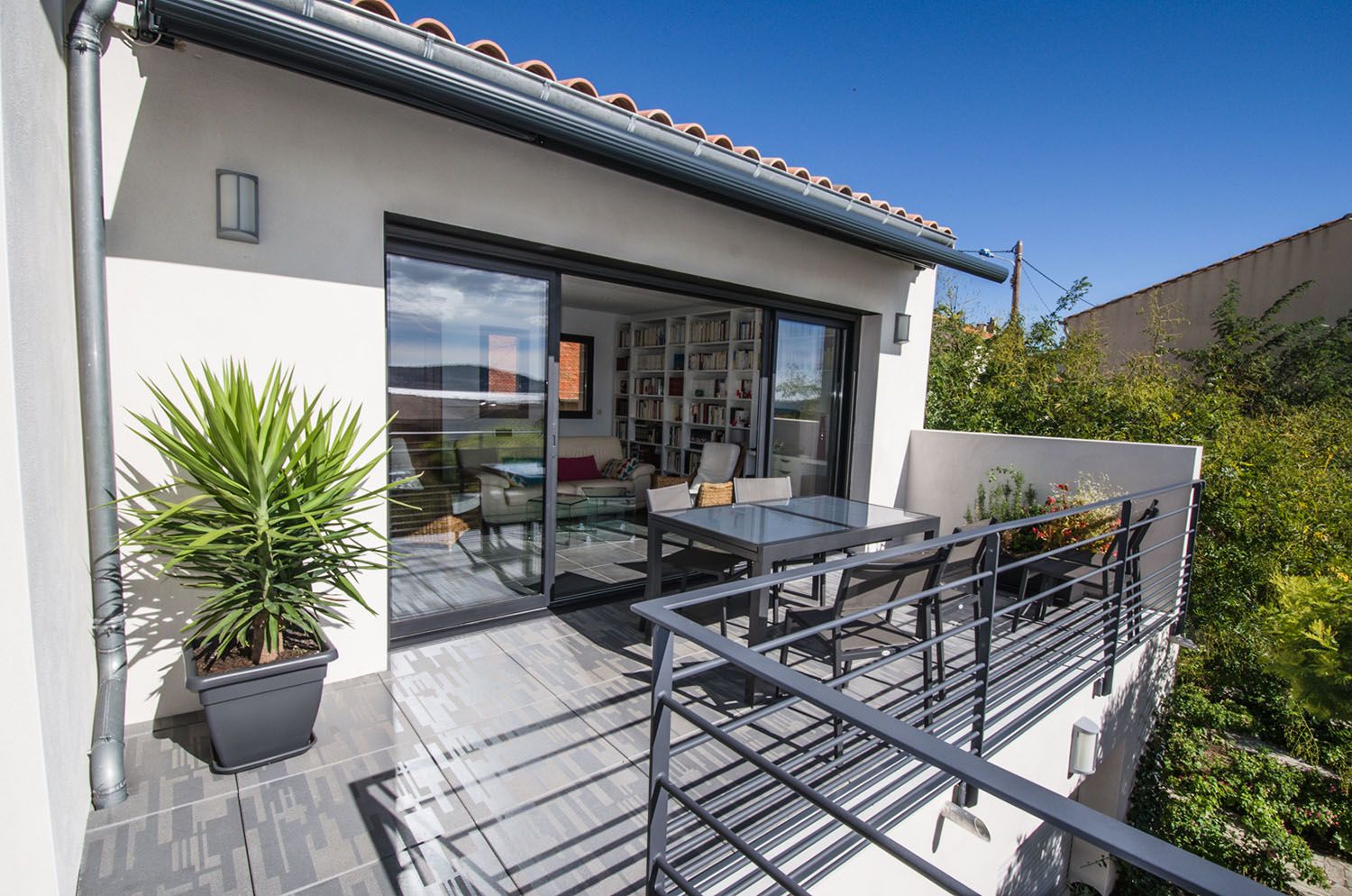 découvrez les avantages d'un toit terrasse : un espace de vie supplémentaire, des vues imprenables et une solution esthétique pour votre maison. transformez votre toit en un lieu de détente ou de jardin en plein air.