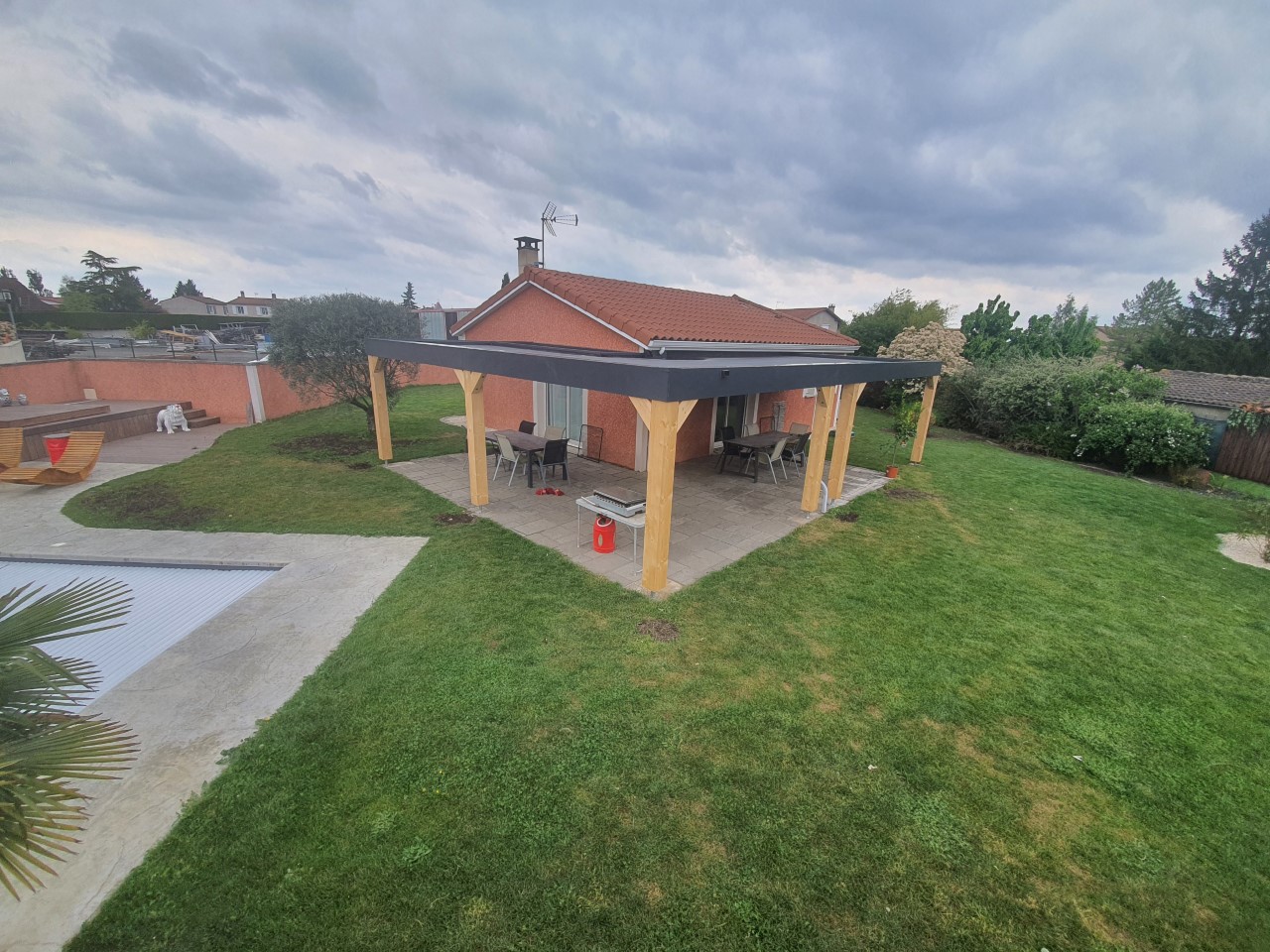 découvrez les avantages d'un toit-terrasse, un espace extérieur idéal pour profiter du soleil tout en ajoutant une touche moderne à votre maison. apprenez comment aménager et entretenir votre toit-terrasse pour en faire un lieu agréable et fonctionnel.