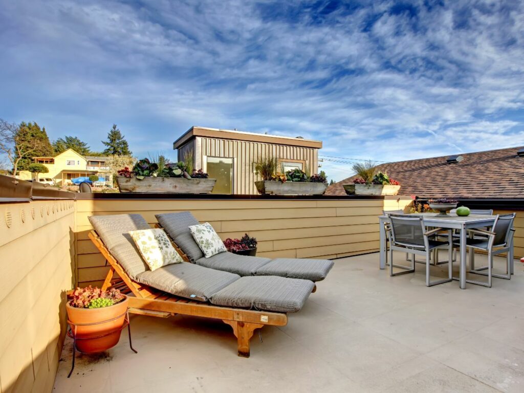 découvrez l'univers du toit terrasse, un espace tendance alliant confort et design. profitez de vues imprenables tout en créant un lieu de vie extérieur unique. que vous souhaitiez un jardin suspendu, un espace détente ou une terrasse conviviale, apprenez comment aménager et optimiser votre toit terrasse pour le rendre agréable et fonctionnel.