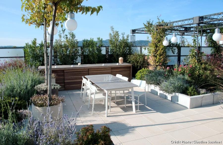 découvrez les avantages d'un toit terrasse, un espace contemporain pour profiter de la vue et créer un jardin urbain. transformez votre espace de vie extérieur en un lieu de détente et de convivialité tout en augmentant la valeur de votre propriété.