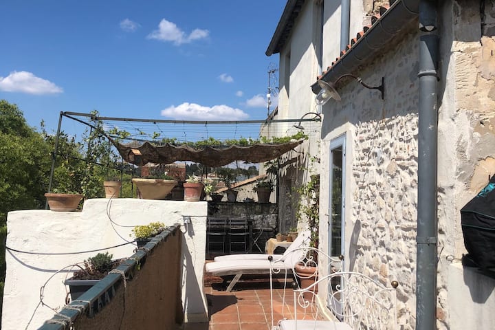découvrez les atouts d'un toit-terrasse à nîmes : un espace de vie extérieur unique pour profiter du soleil et de vues imprenables sur la ville. aménagez votre oasis personnelle sur le toit et transformez votre quotidien.