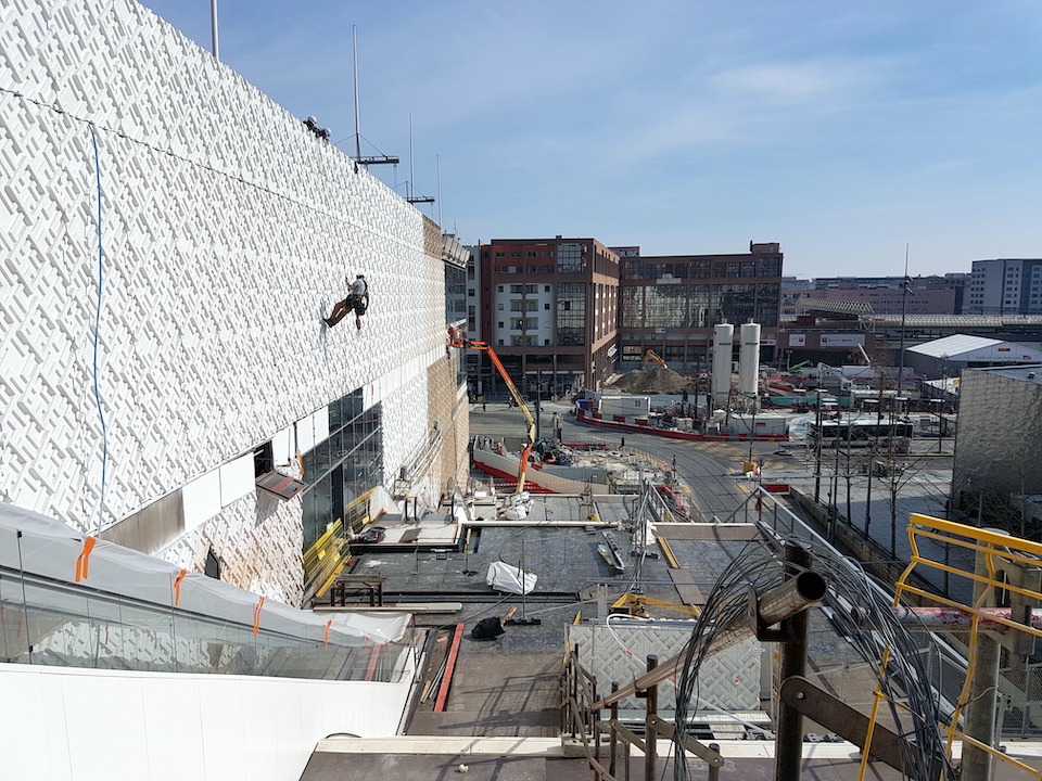découvrez notre magnifique toit-terrasse à part-dieu, un espace unique où vous pourrez profiter d'une vue imprenable, d'un cadre agréable et d'instants de détente inoubliables en plein cœur de la ville.