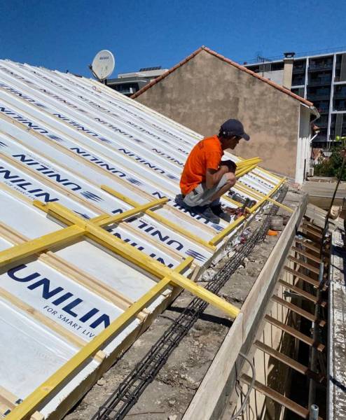 découvrez les avantages d'un toit en tôle isolé : une solution efficace pour améliorer l'isolation thermique de votre habitation, tout en garantissant une durabilité et une esthétique moderne. optez pour un toit qui allie performance énergétique et design.