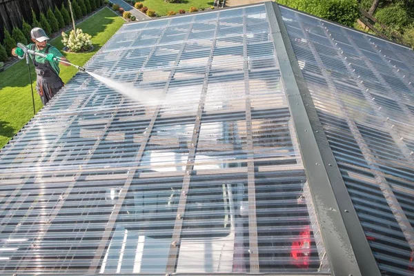 découvrez notre toit transparent économique, une solution innovante alliant esthétique et fonctionnalité. profitez d'une lumière naturelle abondante tout en réduisant vos coûts grâce à des matériaux durables et abordables. idéal pour les espaces modernes, ce toit transforme votre environnement tout en respectant votre budget.