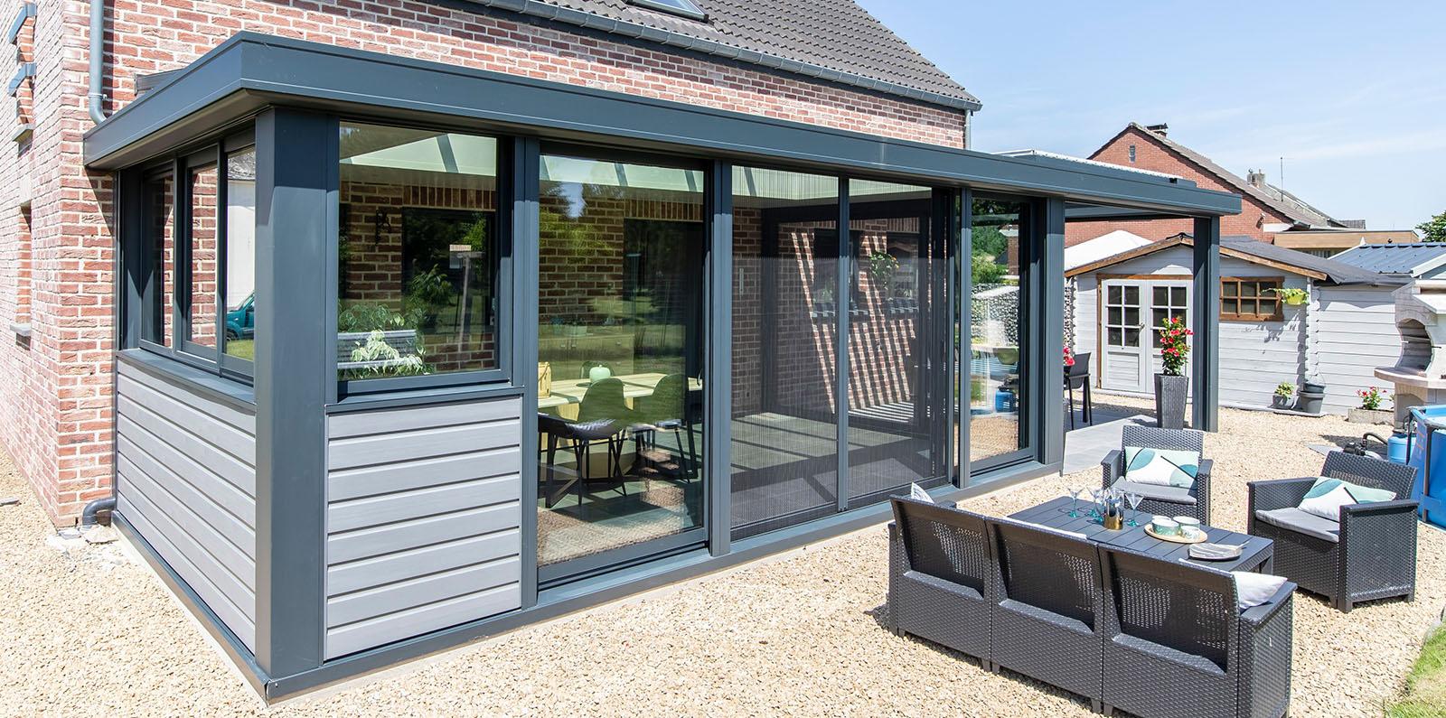 découvrez comment transformer votre espace avec un toit véranda élégant et fonctionnel. profitez de la lumière naturelle et de la vue sur votre jardin tout en ajoutant une touche moderne à votre maison.