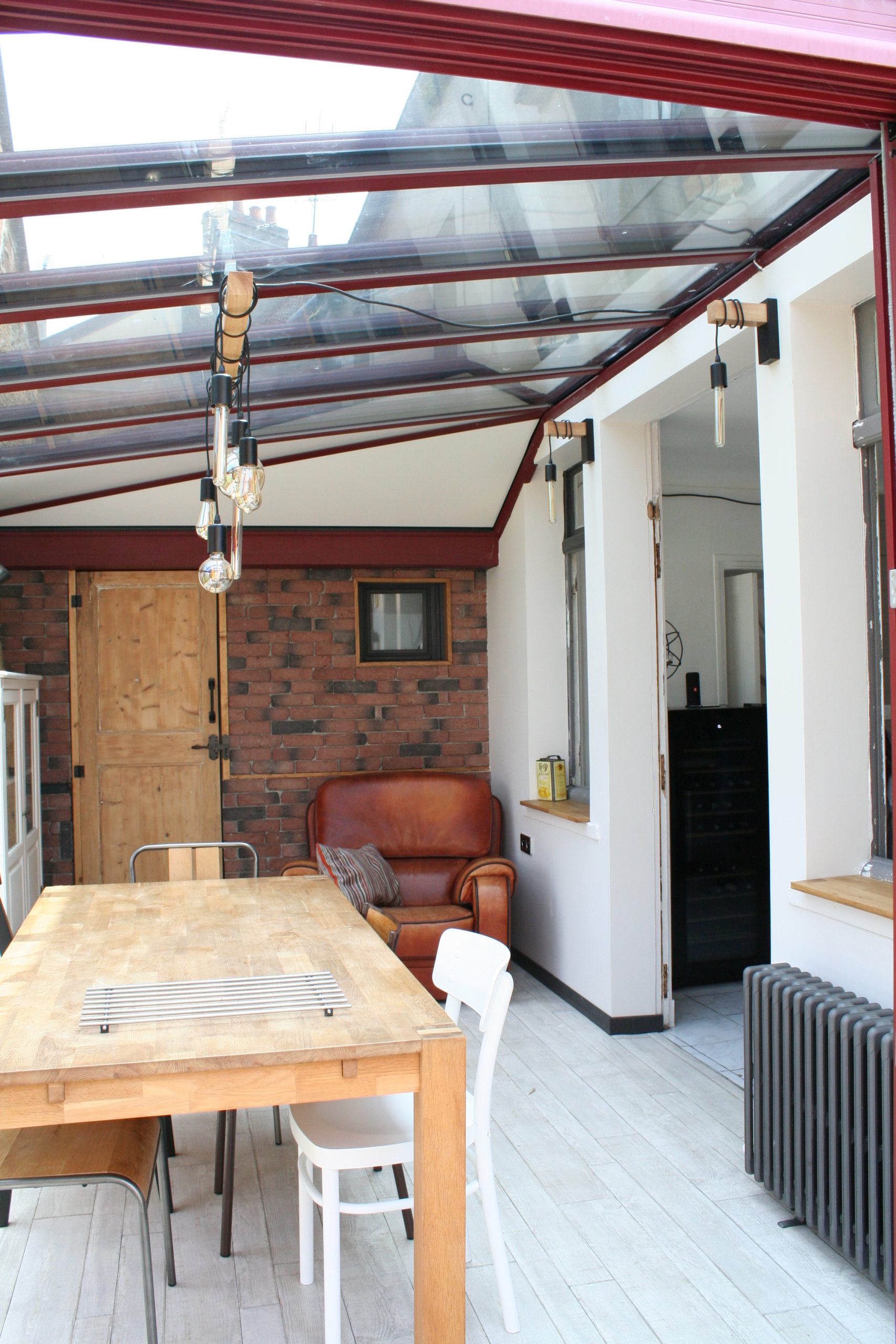 découvrez les avantages du toit vitré : luminosité, esthétique moderne et intégration harmonieuse dans votre espace de vie. transformez votre intérieur avec une touche de nature et de luminosité grâce à des solutions sur mesure.