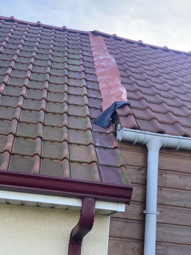 découvrez les avantages et inconvénients du toit voisin, son impact sur votre propriété et comment gérer les relations avec vos voisins concernant les droits et responsabilités liées à la toiture commune.