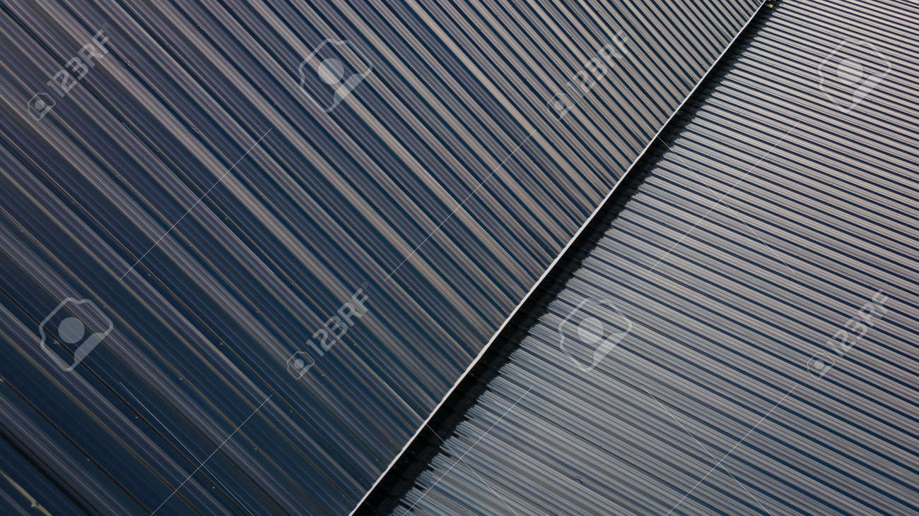 découvrez les avantages esthétiques et pratiques d'un toit en zinc noir, un choix contemporain pour sublimer votre habitat. durable et élégant, il s'intègre harmonieusement à tous les styles d'architecture.