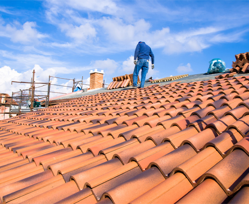 découvrez tout ce qu'il faut savoir sur la toiture : types de matériaux, techniques d'installation et conseils d'entretien pour garantir la durabilité et l'esthétique de votre toit.