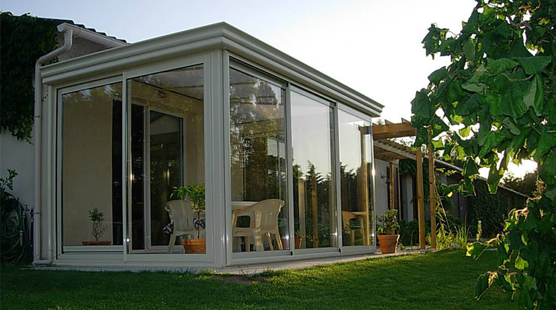 découvrez notre sélection de vérandas élégantes et fonctionnelles pour apporter lumière et confort à votre maison. transformez votre espace de vie avec des designs sur mesure adaptés à vos besoins.