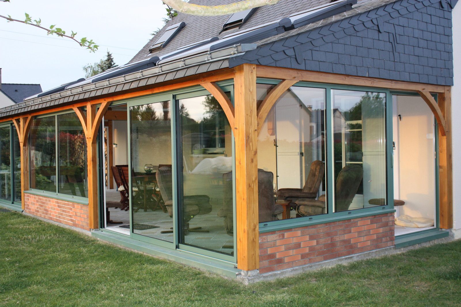 découvrez notre sélection de vérandas en ardoise, alliant élégance et durabilité. ces structures uniques apportent une touche moderne à votre espace extérieur tout en offrant une protection optimale contre les intempéries. transformez votre jardin en un lieu convivial et esthétique avec nos vérandas en ardoise de haute qualité.