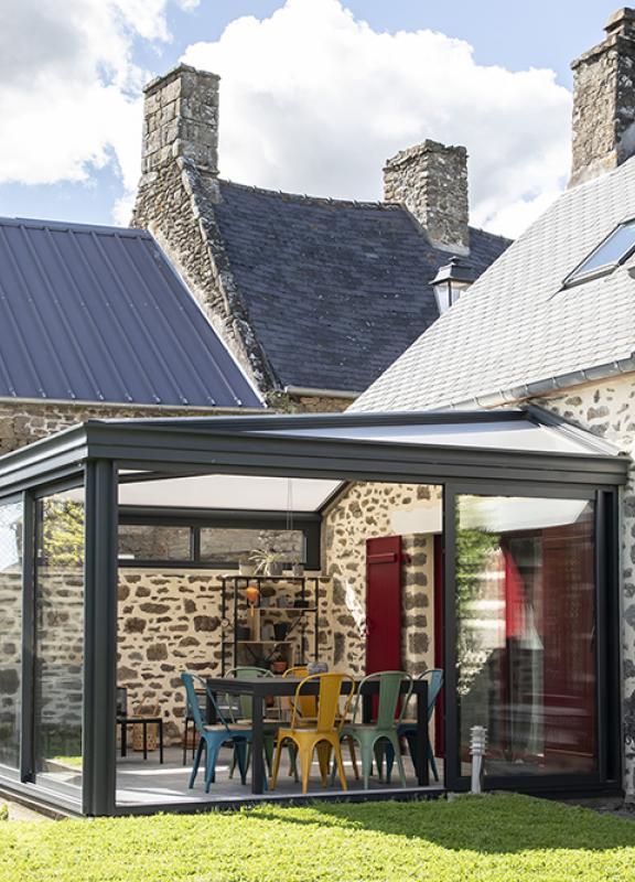 découvrez les avantages d'une véranda en polycarbonate, alliant esthétisme et efficacité énergétique. profitez d'un espace lumineux et agréable tout au long de l'année, tout en bénéficiant d'une protection optimale contre les intempéries. transformez votre extérieur avec style !