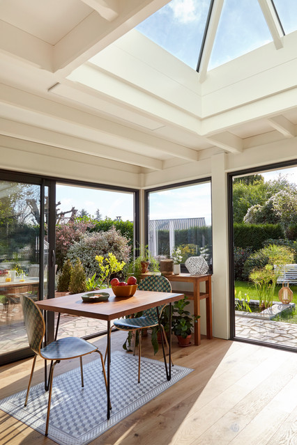 découvrez notre sélection de vérandas à toit plat, alliant style moderne et fonctionnalité. transformez votre espace de vie avec une architecture épurée et lumineuse, idéale pour profiter de la lumière naturelle tout en restant protégé des intempéries.