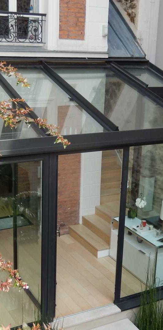 découvrez les verrières de toit à paris : alliez esthétique et luminosité pour sublimer votre espace de vie. explorez nos designs innovants et profitez de la lumière naturelle tout en embellissant votre intérieur.