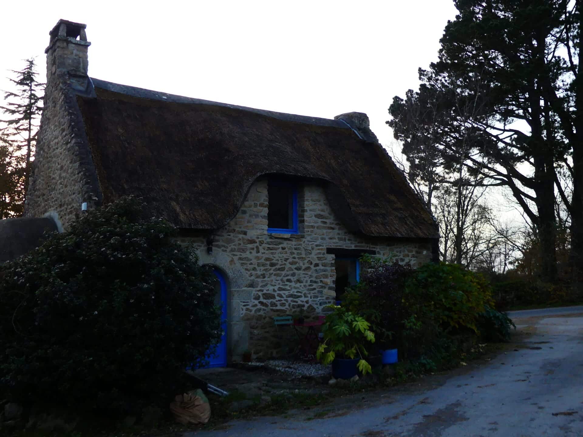 découvrez le charme authentique du village de chaume dans le morbihan, une destination idéale pour les amoureux de la nature et de la culture bretonne. flânez dans ses rues pittoresques, explorez ses paysages enchanteurs et savourez la gastronomie locale.