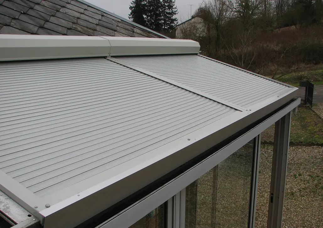 découvrez les volets de toit, une solution élégante et pratique pour optimiser l'espace sous vos combles tout en apportant une touche d'esthétique à votre maison. profitez de la lumière naturelle tout en protégeant votre intérieur des intempéries.