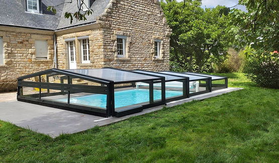 découvrez les avantages d'un abri rétractable pour profiter de votre espace extérieur en toute saison. idéal pour protéger votre terrasse ou votre jardinet des intempéries, cet abri innovant combine praticité et esthétisme. transformez votre extérieur en un havre de paix adaptable à vos besoins !