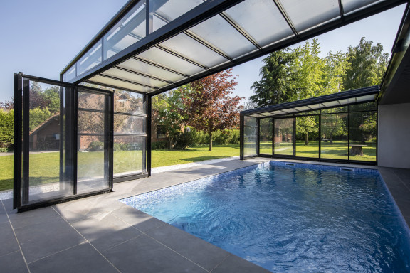 découvrez notre gamme d'abris de terrasse, idéaux pour profiter de votre espace extérieur tout au long de l'année. conçus pour allier esthétisme et fonctionnalité, nos abris vous protègent du soleil et des intempéries tout en ajoutant une touche élégante à votre jardin.