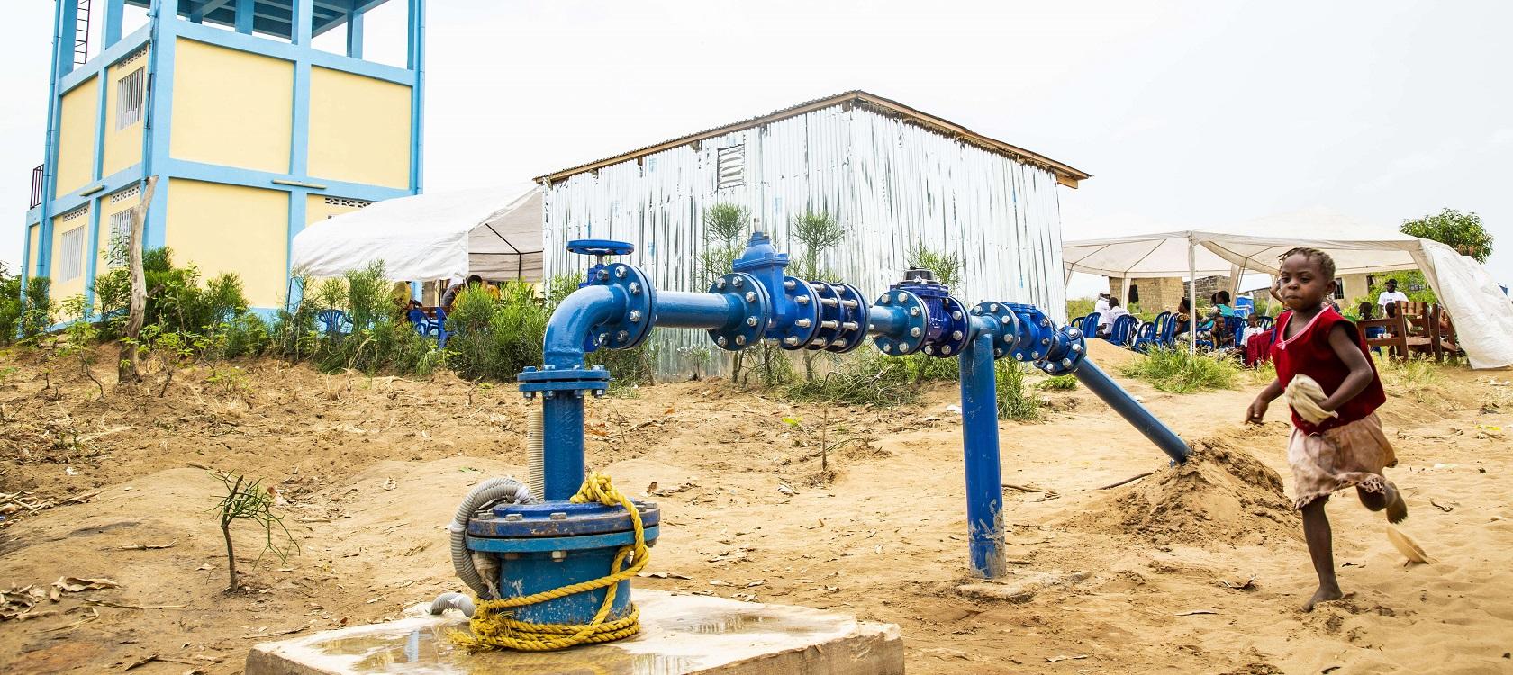 découvrez l'importance de l'accès à l'eau potable pour tous. informez-vous sur les enjeux de la distribution d'eau, les solutions durables et les initiatives mondiales visant à garantir une eau potable accessible et de qualité. agissons ensemble pour une planète en santé.