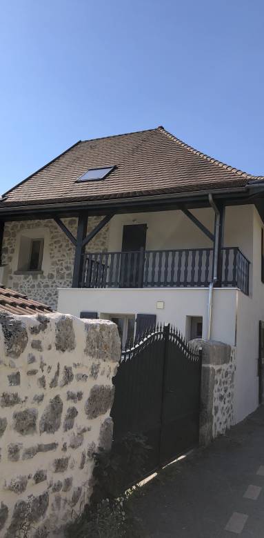 découvrez notre service d'agrandissement de toit à 4 pans, une solution idéale pour maximiser votre espace habitable tout en ajoutant une touche d'élégance à votre maison. profitez de conseils d'experts, d'un suivi personnalisé et d'une réalisation soignée pour transformer votre toiture en un atout majeur.