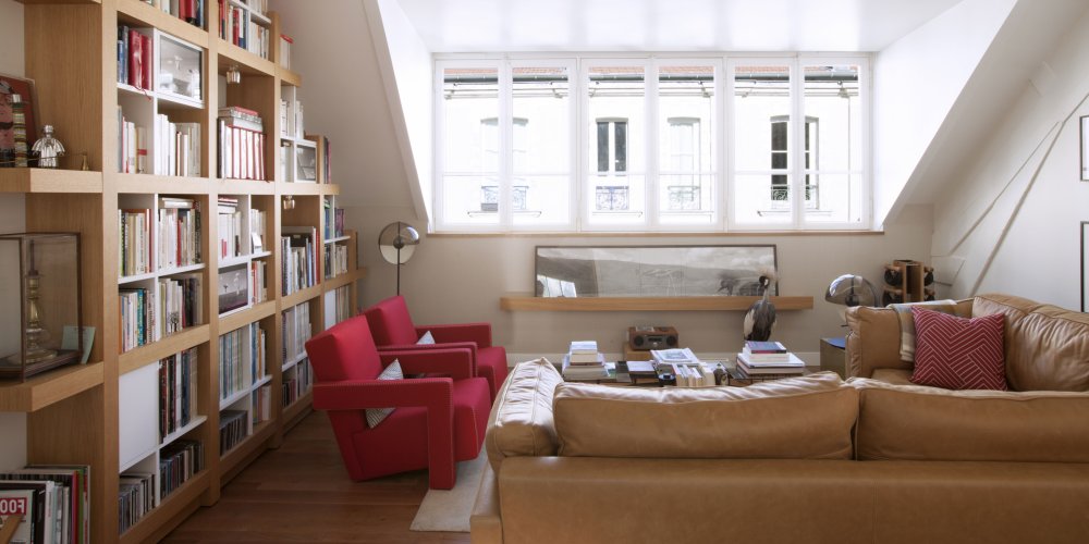 découvrez un appartement exceptionnel en plein cœur de paris, offrant une vue imprenable sur la ville. profitez du charme des toits parisiens et d'un cadre de vie unique, alliant confort moderne et atmosphère romantique.