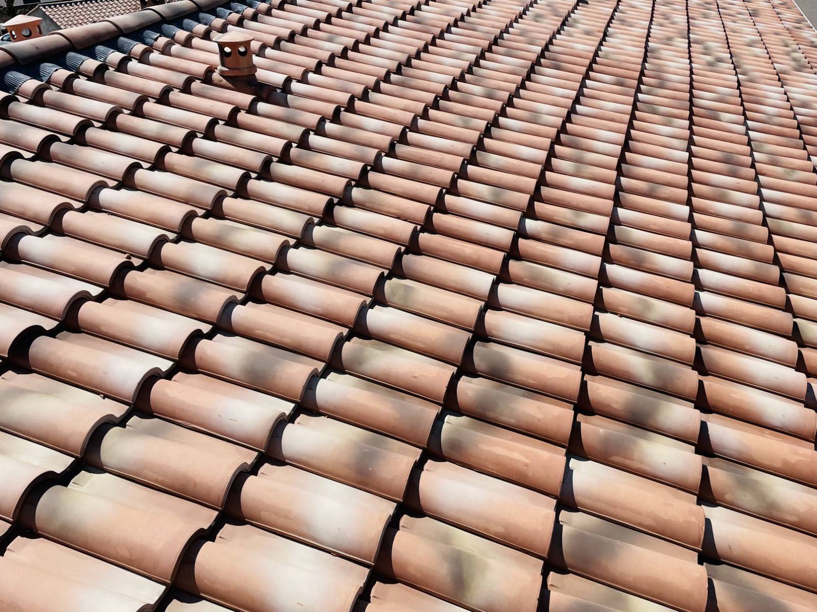 découvrez nos services d'artisan toiture pour des travaux de qualité, allant de la réparation à la rénovation de votre toiture. profitez de notre expertise pour un toit durable et esthétique, adapté à vos besoins.