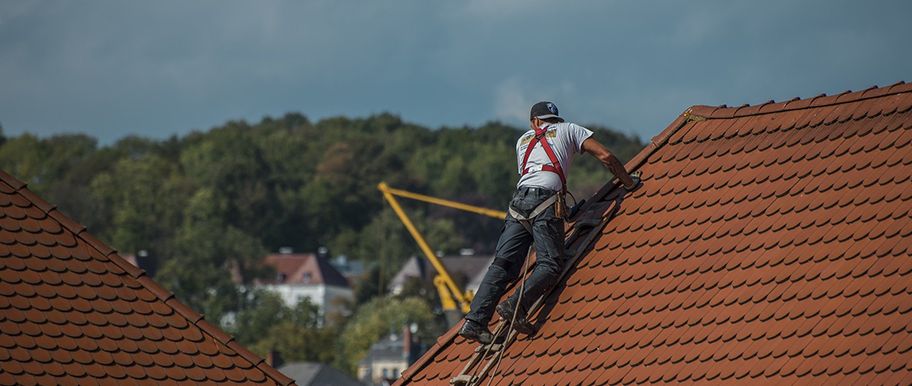 obtenez une protection efficace avec notre assurance spéciale pour fuites de toit. découvrez comment notre couverture vous aide à gérer les dommages causés par des infiltrations d'eau et à protéger votre maison des conséquences des fuites, tout en bénéficiant d'un service rapide et professionnel.