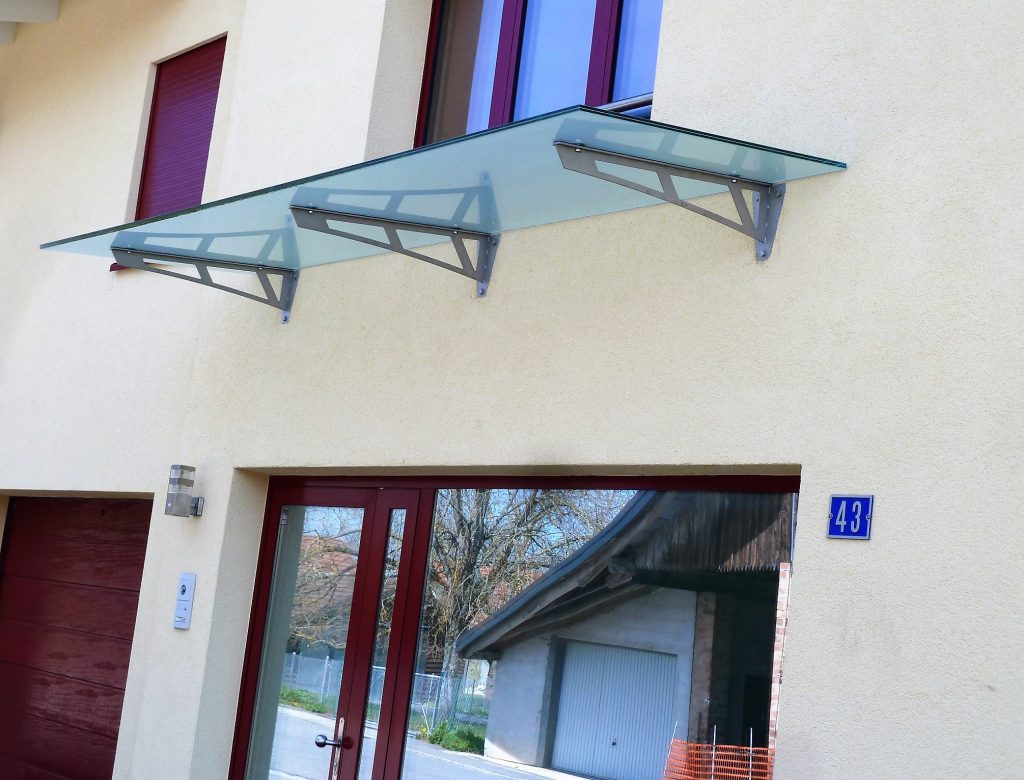 découvrez les avantages et l'importance des avant-toits dans l'architecture. apprenez comment ils protègent votre maison des intempéries, améliorent son esthétique et contribuent à l'efficacité énergétique. trouvez des conseils pour choisir et entretenir vos avant-toits.